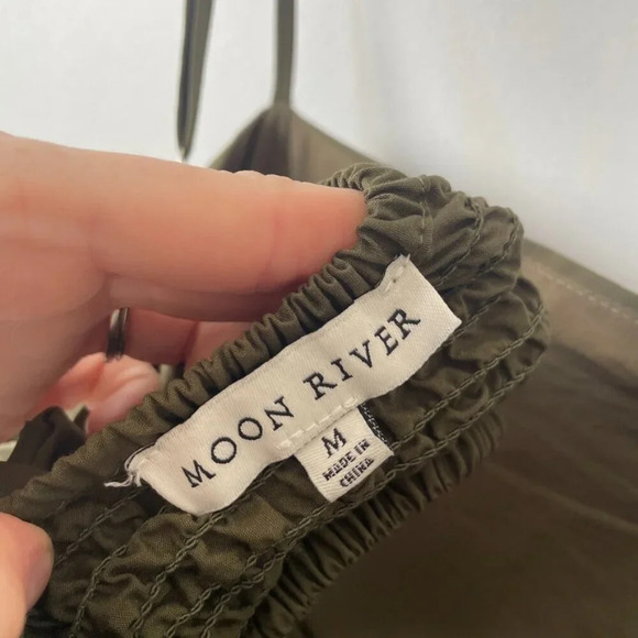 Moon River Pleated Cut-Out Tie Back Smocked Mini Dress Olive Green Size Medium - Picture 7 of 8